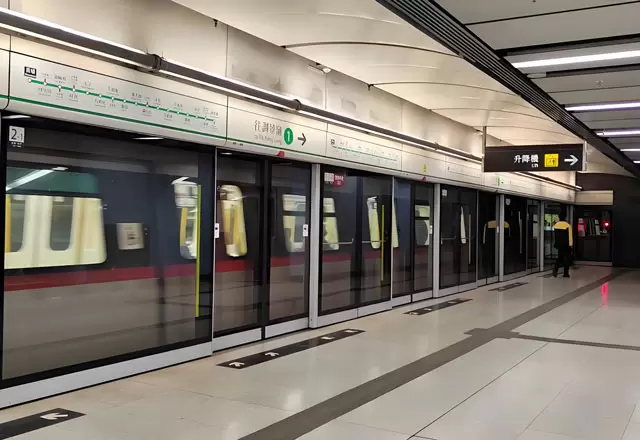 Linear lighting in metro station