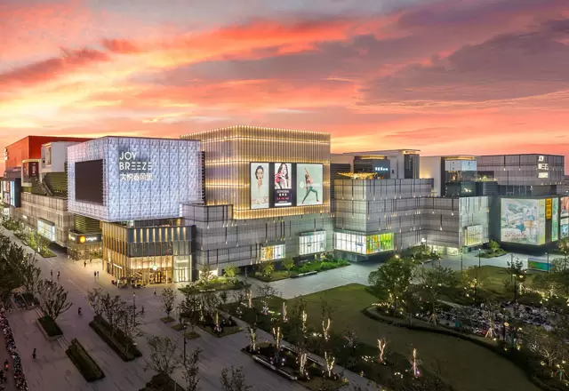 Facade lighting for big shopping mall