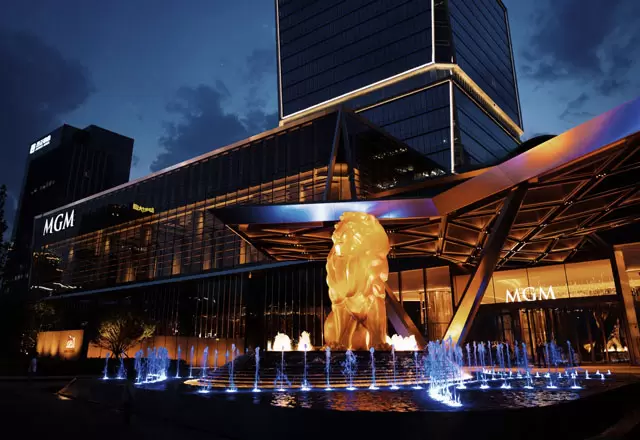 Lighting for high class hotel fountain basin