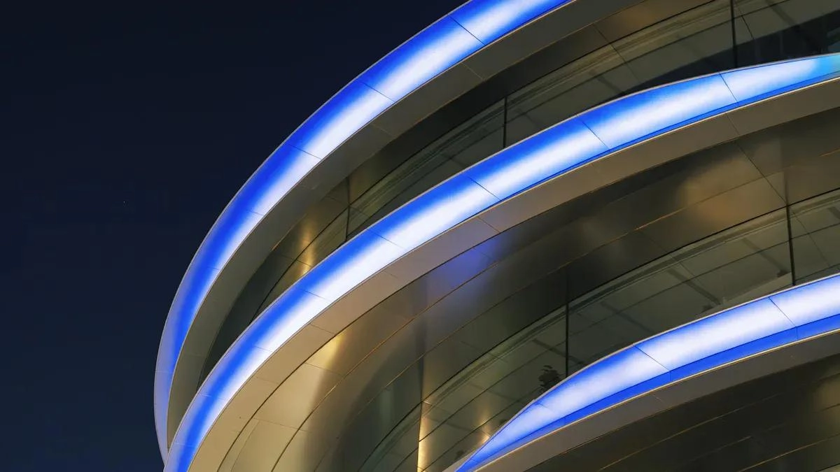 Flexible Wallwasher vs Rigid Light Bar: Which Fits Curved Facades Best?