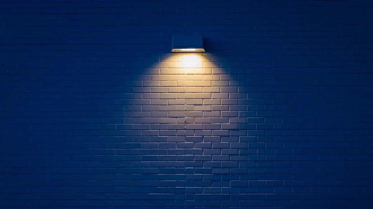 Wall Washing vs Wall Grazing Lighting: Which Technique Should You Use for Flexible Facade Wall Washing?